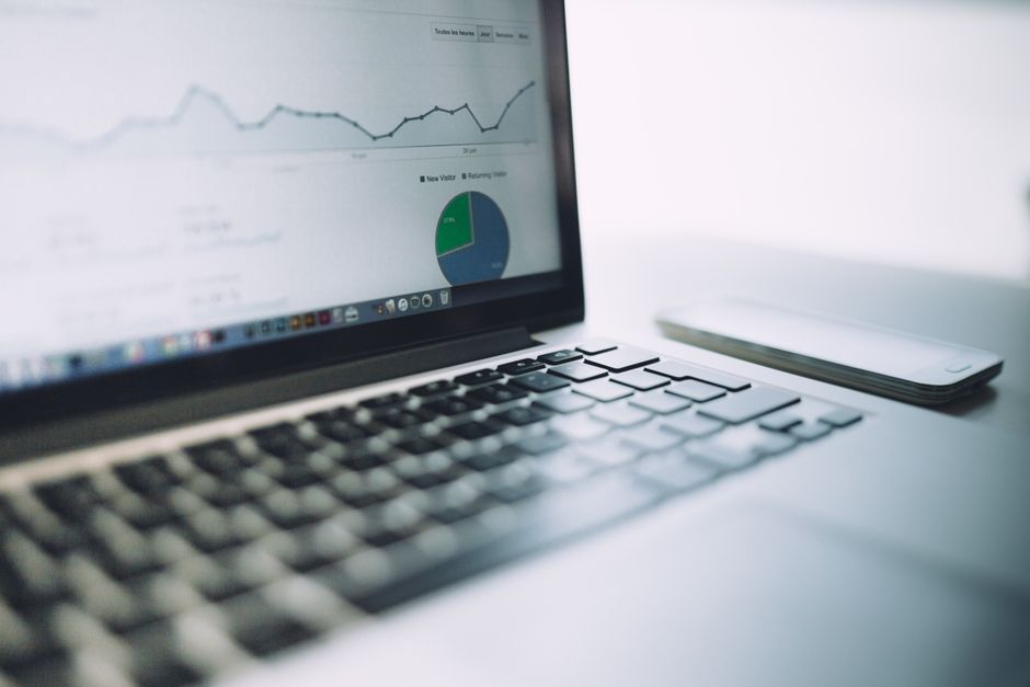 Data analyst : formation, missions et salaire en France