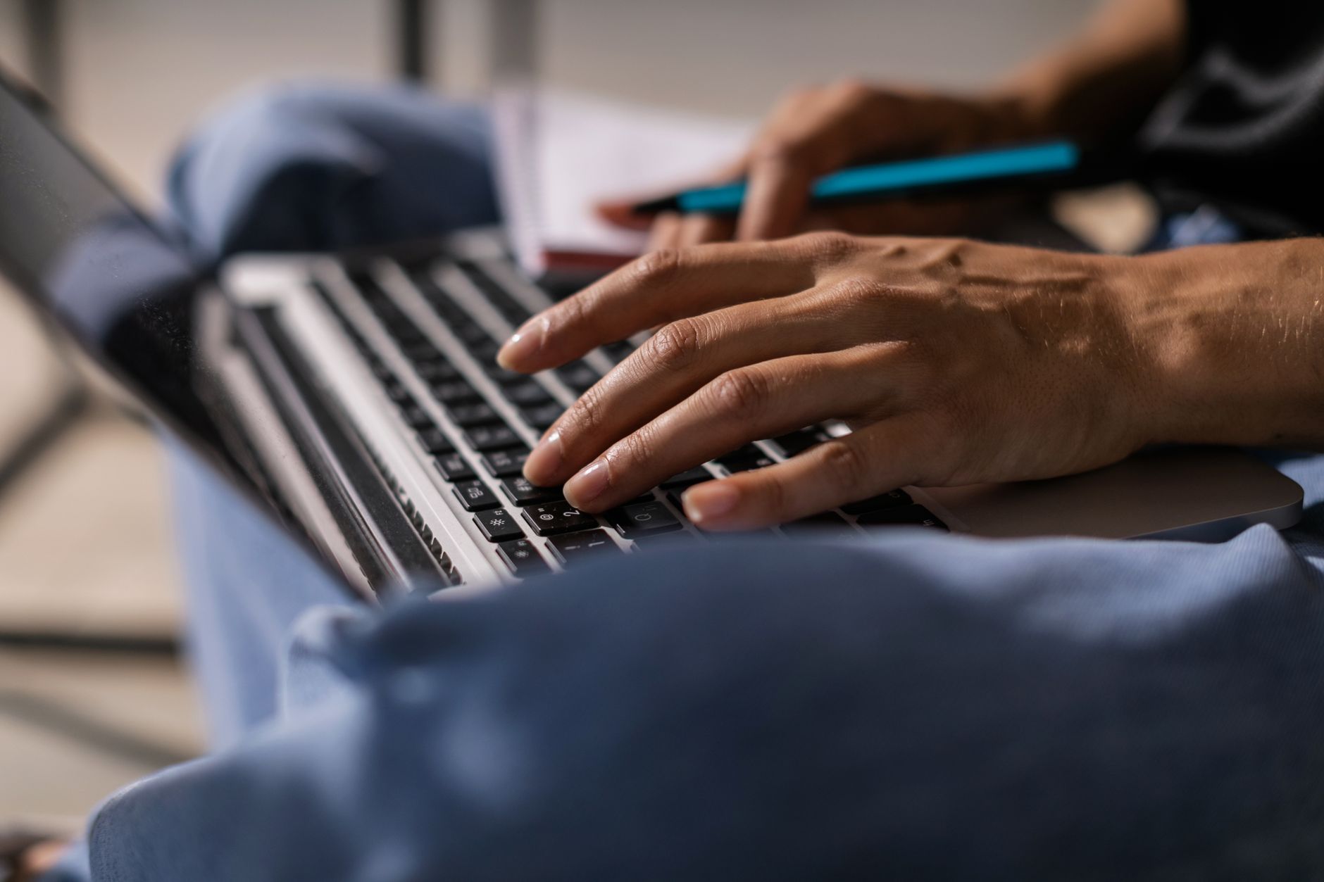 Rédacteur web : missions, formation et salaire en 2024